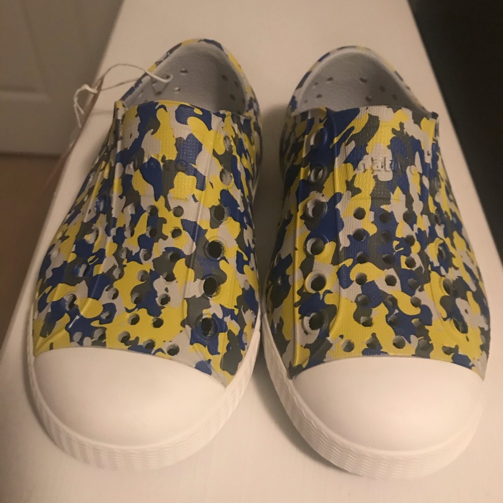 SOLD— NWT Native Jefferson style size C7